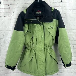 L.L. Bean Outdoor Vintage Women’s Petite Medium Outdoor Jacket. Green